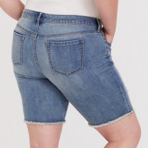 *NEW* Torrid Denim Bermuda Vintage Stretch Mid Rise Shorts - Picture 3 of 14
